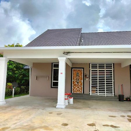 Wipah Guest House In Kampung Lundang, Kota Bharu Exterior photo